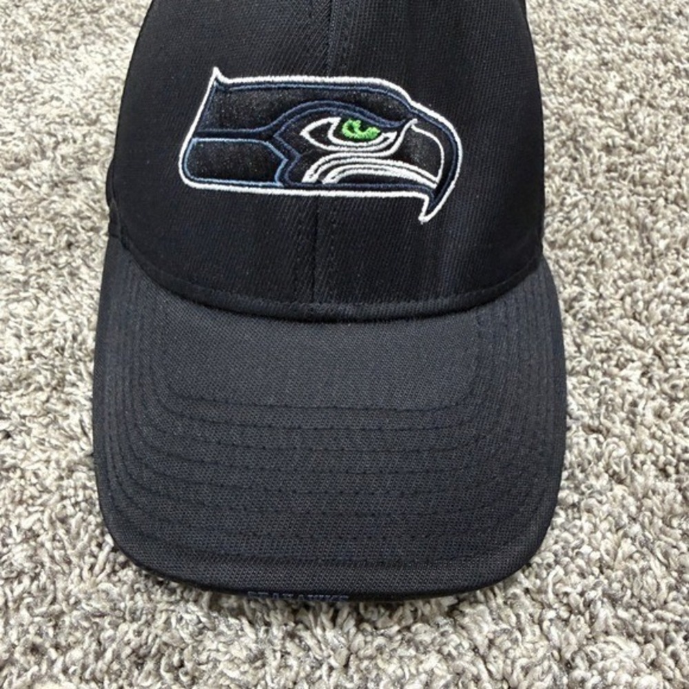 Seattle Seahawks NFL Hat Black Embroidered Logo Stretch‎ Fit Cap S/M